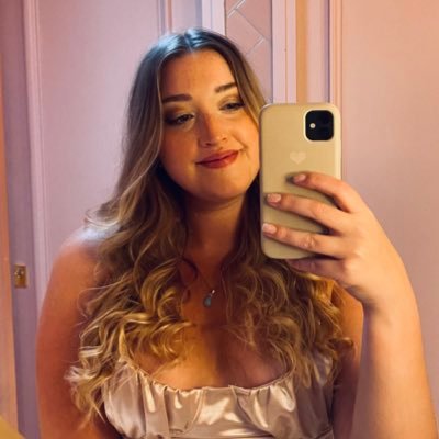 elizabethk___'s profile picture. Helvetica, Lasagne & The 1975