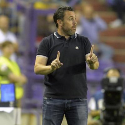 Entrenador de fútbol. Ex jugador RCD Espanyol, RC Deportivo de la Coruña, Levante UD, Ex entrenador FCF_CAT, RCD Espanyol, Real Valladolid C.F., Cádiz C.F.