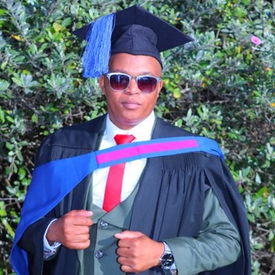 just me born 18/April....
simple me/

love Mamelodi Sundowns and Liverpool /

follow EFF . 

best fan of chief justice and DJ black coffee


🎓NMU