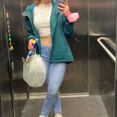 katifeechen's profile picture. hm joa je ne sais pas