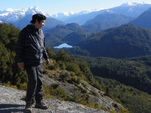Padre, amante de la naturaleza, nacido en un lugar de aguas prístinas,aire puro y rodeado de blancas montañas...