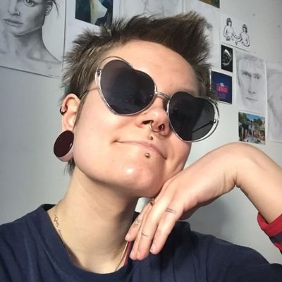 mulle on tärkeitä: kissat, taide, kumppani, elokuvat, yleinen homostelu ja pelaaminen
aroace / trans / non-binary / they/them