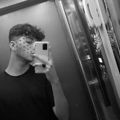 outofline04's profile picture. 