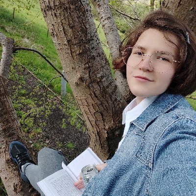 Polly_Bon's profile picture. 19 
She/her