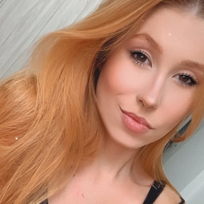 FantinLarissa_'s profile picture. • observar e absorver, seja um curioso não um julgador •