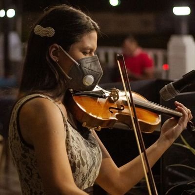 21 | Venezolana | Violinista de El Sistema