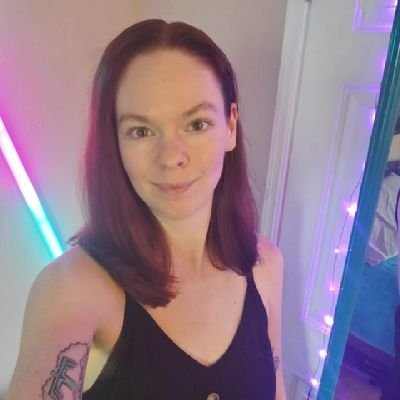 Variety twitch streamer who plays a lot of dbd and fortnite. pansexual 🌈 I own a pet rabbit named Tuxedo and a cat named Kitty. Come hangout. 🐇🐈‍⬛️😊