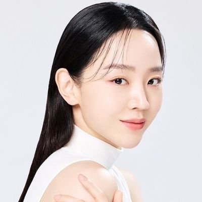 #𝐅𝐈𝐂𝐓𝐈𝐎𝐍𝐀𝐋 character of Shin Hae Sun ♡˖ Actress under YnK Ent ˖ not follow twin ˖ 1989 ✧ #신혜𝕊𝕌ℕ °updates. this is RP run by a fan.
