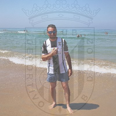 𝐅𝐈𝐄𝐁𝐑𝐄 𝐏𝐀𝐂𝐄𝐍𝐒𝐄 𝐒𝐈𝐍𝐂𝐄 1981
Abonado y Fan del @CDBadajoz
Cuenta dedicada a todos los fans de nuestro club
¡¡AUPA CD BADAJOZ!! 🏳️🏴🏳️🏴