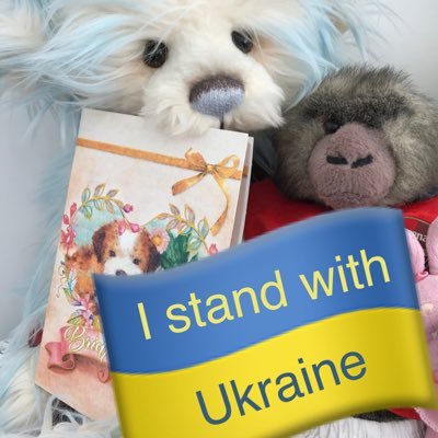 I am a little bear, adopted from CharlieBears, living with other bears & a baboon called Xolani & a Dinker bear, Ragus, 3 Twecckles & Charlie ORB 🌈 11/06/20