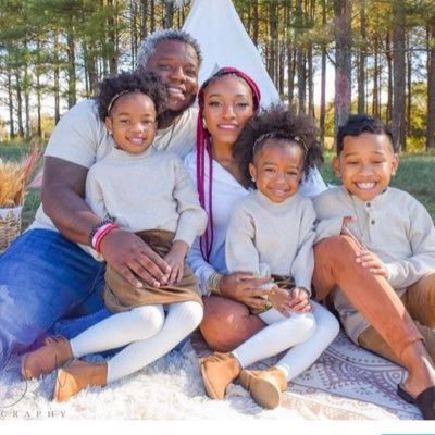 Head Football Coach @ Harding HS | PE Teacher| Loving Husband & Father of 4 | Army Veteran | #VUU2010 #OU2020 #UNCC2023 👨🏾🎓
