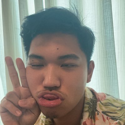 Gay for bae 🥹🌹😍 23, partnered, loves choccie milk 🍫🥛, heartstopper and my bae 🤭🥹 IG: @chowee_hsieh