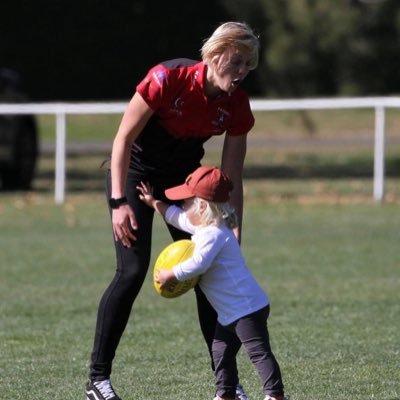 Former footballer ⚽️ current footballer 🏉. Recreational Barista. Average tweeter. Above average food eater. insta:- @cbrownie15