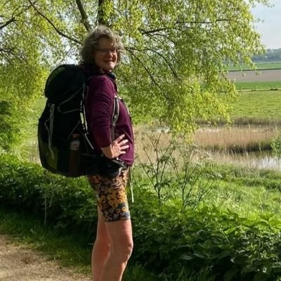 Werkt als onafhankelijk cliëntondersteuner @MEEPlus |
Love and do well |