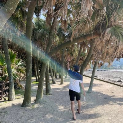 動画を撮ったり、編集したりしています。 5時半に起きて、散歩して、瞑想して、日記をつけて、読書をして、朝の時間を有効活用してます。