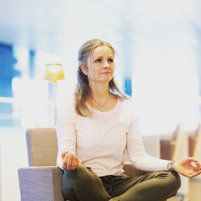 DominiquePrins's profile picture. Was journalist (o.a. AD), auteur (Elmar), nu Yoga4Parkinson. Overtuigd twijfelaar. Motto: schipper niet met jezelf. Je bent alles wat je hebt (Janis Joplin).