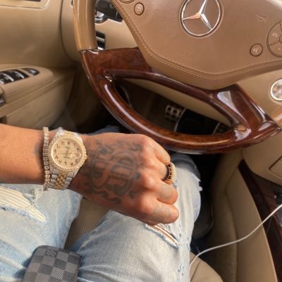 Subscribe to my YouTube channel BobbyBankroll #YKMB™ WH220PTY G5L$fe Snap/IG: @OFFICIALBOBBYBANKROLL 🇯🇲SINGLE “GOLDBOTTLE”