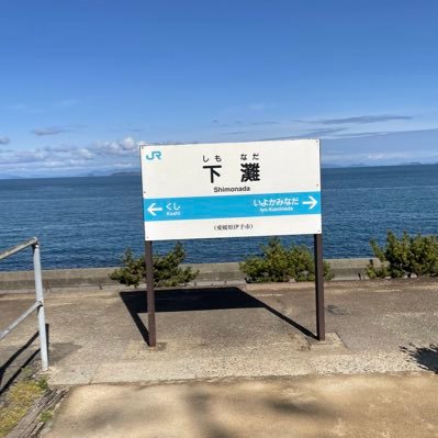 akaito_maching's profile picture. 俗に言うFラン22卒 | 22歳 | スーパー店員 | 毎日生きる意味を探してます | 入社2ヶ月で鬱予備軍w | ボヤキとか呟きます。語彙力皆無