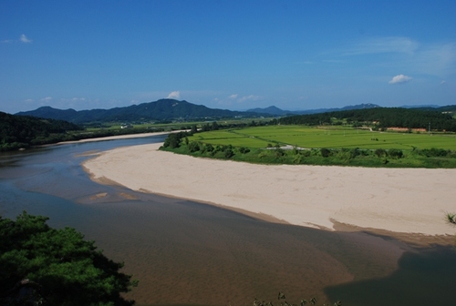 FreeTheRivers's profile picture. 사회 정의를 바로 세우기 위해서는 우선 양심적 언론을 키워야... 단 하루라도 상식적으로 작동하는 나라 꼴 좀 보며 살고 싶다...