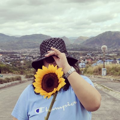 vividveevee's profile picture. Don't let anyone ever dull your sparkle ✨