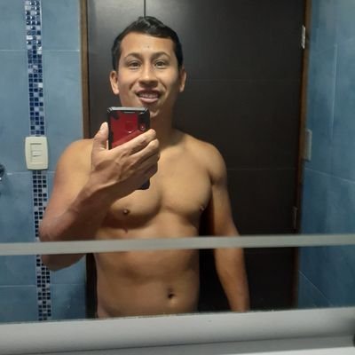 Tengo 34 a~os soy super relajado de la vida :) whatsapp +5804129039410 :* soltero sin compromiso sin hijos solo sobrinos feo gocho jajajaaaaaa :)