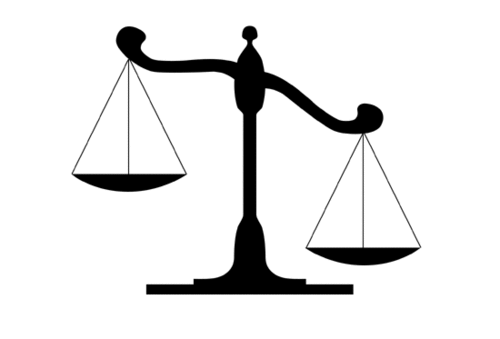 Abogado en el libre ejercicio (UCAT), Especialista en Derecho Mercantil Mención Sociedades (ULA). De San Cristóbal Estado Táchira.