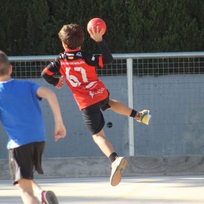 Exjugadora balonmano. Internacional. Olímpica Atenas 2004. Entrenadora BM.Mislata y MAMA de JORGE!!!