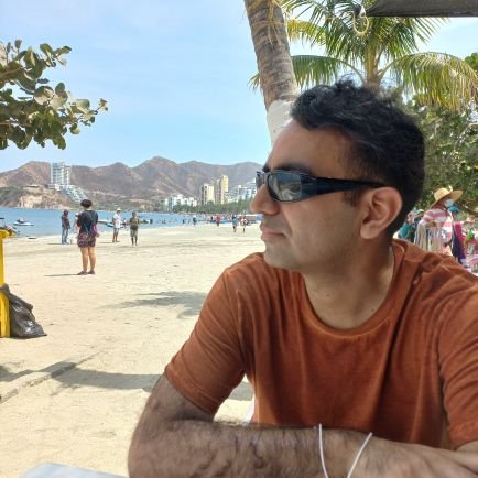 Peruvian. Development/political/behavioral economist at @CSocialesTec. Network co-chair of @LACEA_BRAIN. AVM survivor. Ph.D. from @UCBerkeley.
