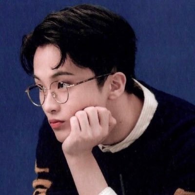 mrktpia's profile picture. she/her , 20