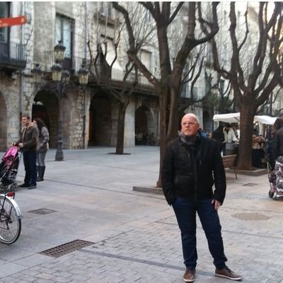 Republicano de izquierdas.Vivir en libertad no es un privilegio,es un derecho de todo ciudadano.Nacido en el 1963 desde entonces del https://t.co/twJVDnzbN9,ea.