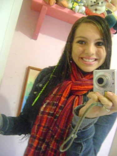 Uma garota de 17 anos que mora numa pequena cidade no Oeste Catarinense, que tem uma vontade louca de mostrar para o mundo quanto pode ser e fazer a diferença.