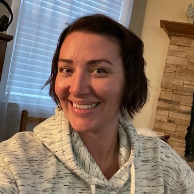 LeslieNation44's profile picture. Momma to 4, wifey, SPED teacher 😎