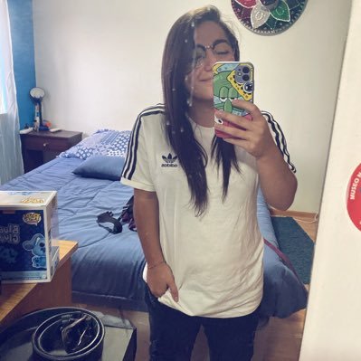 AlyVrs's profile picture. 