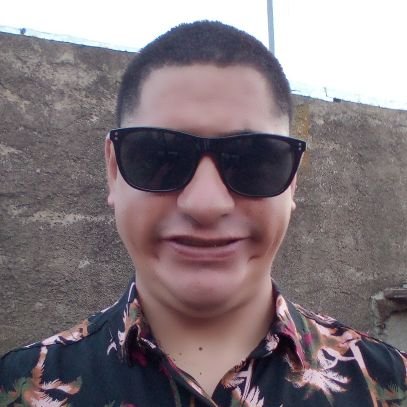 CON MI AMIGOS MIO Y TARAVAJO DE CAMIONEDRO Y ME GUSTAN LAS HICAS LINDAS