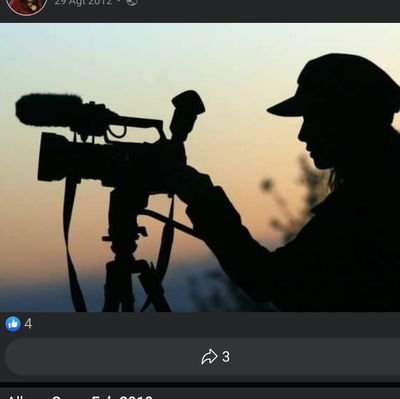 lesilawang_r's profile picture. Jika kampus bungkam & nalar cendekiawan serupa batu nisan, maka time line-mu menjadi parlemen jalanan Libertador.