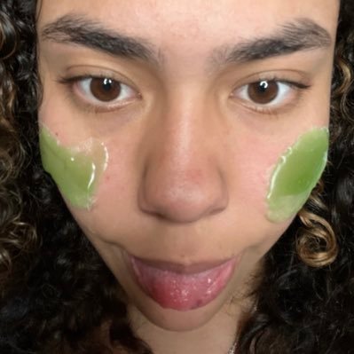 paola03174165's profile picture. i like my own tweets 👩🏻‍🦯