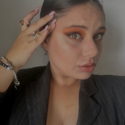 del mar 🌊 vine y a (a)mar vengo 🤍
libra ♎️ ✨
teacher by the day , at night ?, whatever god wants 💸