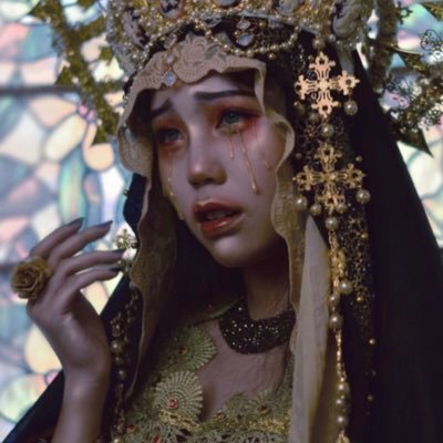 hausofheauxx's profile picture. 27 • bi • she/they • 25+ • soft & hard kinks ♡