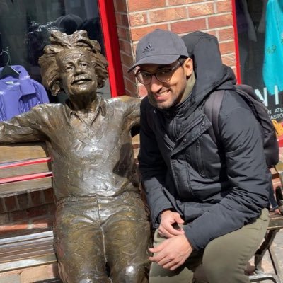 iamwaleed_ali's profile picture. خبل مختبرات..شايف الدنيامثل الكورة المخرومه..فيها فراغات كثيرة قد مااقدر اعدي من الفراغات لصالحي كيف!؟لا تسالني.. طموحي بالدنيا مثل حلمي بالوصول لقمة جبل إفرست