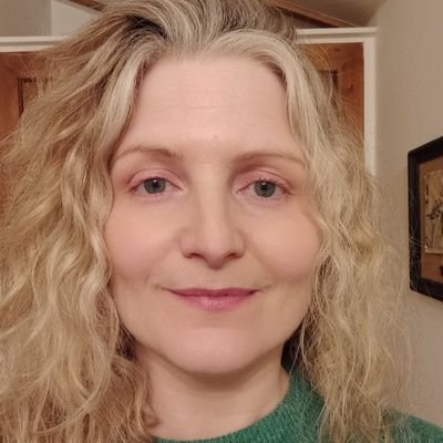 Award-winning writer; lover of islands and WINE. Author of Mirrorland + The Blackhouse. Rep @HellieOgden / IG: carole_l_johnstone + https://t.co/oUZhE2elD0