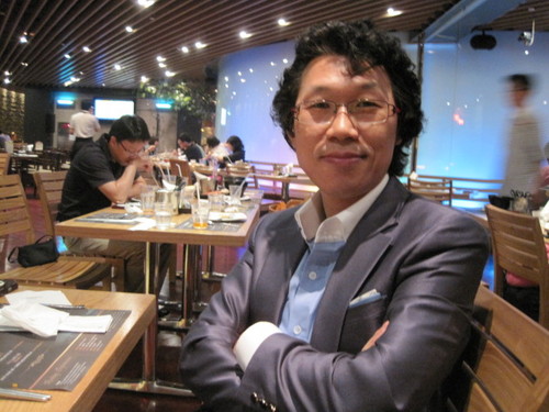 스쿨존에서 안전속도30키로지키려하니 불총쏘지마셈ㅎ.세자녀 민주 자유 원이의 아빠. . 쪼금개신교인. 등산. 모토-포기하지 않으면 꿈은 이루어진다. 자식덜교육관-공부1등보다는 남을 배려하는 1등. 긴장하는 1등보다는 여유로운 3등이 좋다. 송기숙소설.FTA와 의료민영화반대