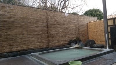 よろしくお願いします。いいねは既読、応援の意味も含みます。
一人暮らし。
精神疾患ですべてを失い、職業訓練で介護福祉士の学校にいってます。介護福祉士、社会福祉士勉強してます。温泉だいすきです。