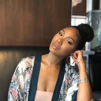 Make-up artist, Natural hair enthusiast👩🦱, and most of all a believer ✨