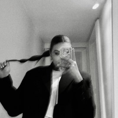 AlexiaGuillen_'s profile picture. 