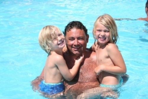 Opa/ Senior inkoopadviseur/Levensgenieter/ vader/ wijnliefhebber/ netwerker/ presentator/ DJ/ ExcellentFM/