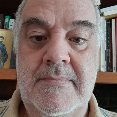 Professor e pai. Conservador, católico e anti-comunista.