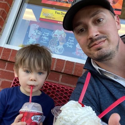 teslabullshiz's profile picture. Drove a Tesla a year ago, became obsessed, invested all my savings in Tesla stock, bought a model 3... oh I also play poker... #nikolagate