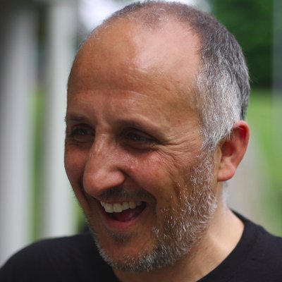 Fai pouco programador, agora profe de mates, e nun futuro...