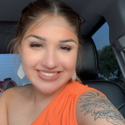 _melanielopez18's profile picture. can I talk my shit again?