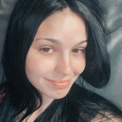 Hey I’m Zoe and I’m 19! I am looking for people that will subscribe to my onlyfans! 10$ for subscription. Anything you want just let me know🥰
